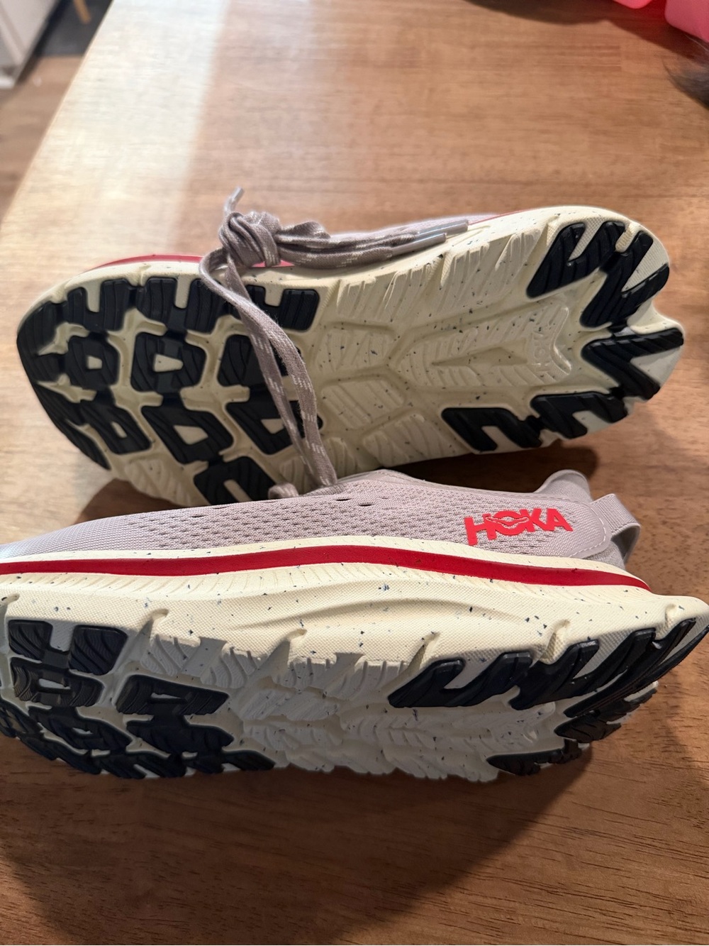 W 7.5 HOKA Kawana 2 Lightweight Running Shoes in Light Gray with Red